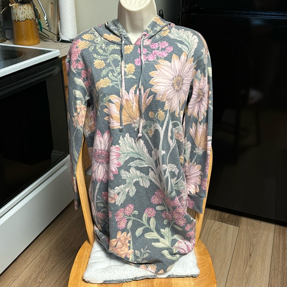 CHASER NWT S GRAY FLORAL LONG SLEEVE HOODED SWEATSHIRT MINI DRESS